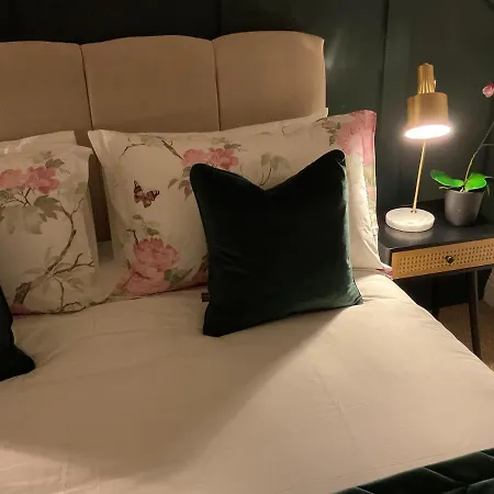 Apartment 4 Tom's Lane *